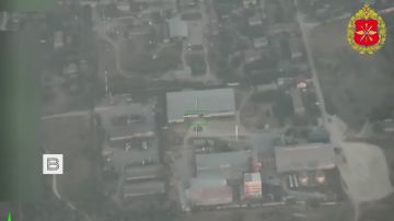 Минобороны публикует кадры ударов "Геранями" в районе Снигиревки Николаевской области по логистическому центру ВСУ, который использовался для доставки и хранения БПЛА