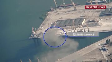 На кадрах — мощные удары по морским сухогрузам в порту Николаев