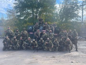 В очередной раз после невыходов на связь, ожиданий, переживаний и прочих непоняток Женя заявился, озарив Катю, вызвав взрыв обожания и гордости у матери, рассердив в очередной раз меня, толком не пообщавшись с детьми...