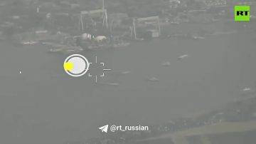 Минобороны РФ публикует видео прилетов ещё по пяти сухогрузам в порту Николаев и в районе Одессы в Чёрном море