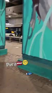 Чтобы создать латышскую среду достаточно просто всё вокруг развалить и загадить
