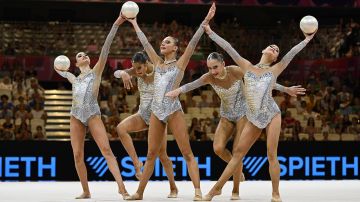Гимнастки сборной России — чемпионки мира в командном многоборье