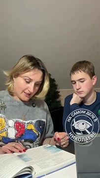 — А молодые жовнярики мед-горілку пьют