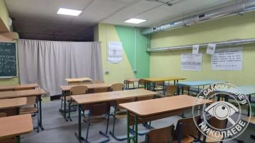 В Николаеве дети по трое за партой прячутся в укрытии за шторами